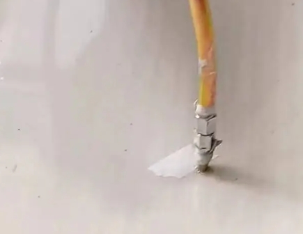 二连浩特瓷砖空鼓维修公司专业解答在瓷砖铺贴过程中，如果使用的砂料过粗（如全部使用了粗砂），可能会导致以下问题